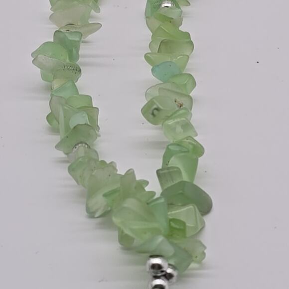 Green Quartz Stone Chip Beaded 16" Pendant Necklace - Picture 10 of 10